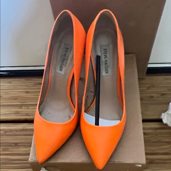 Steve Madden Bold Orange Heels - Picture 5 of 6
